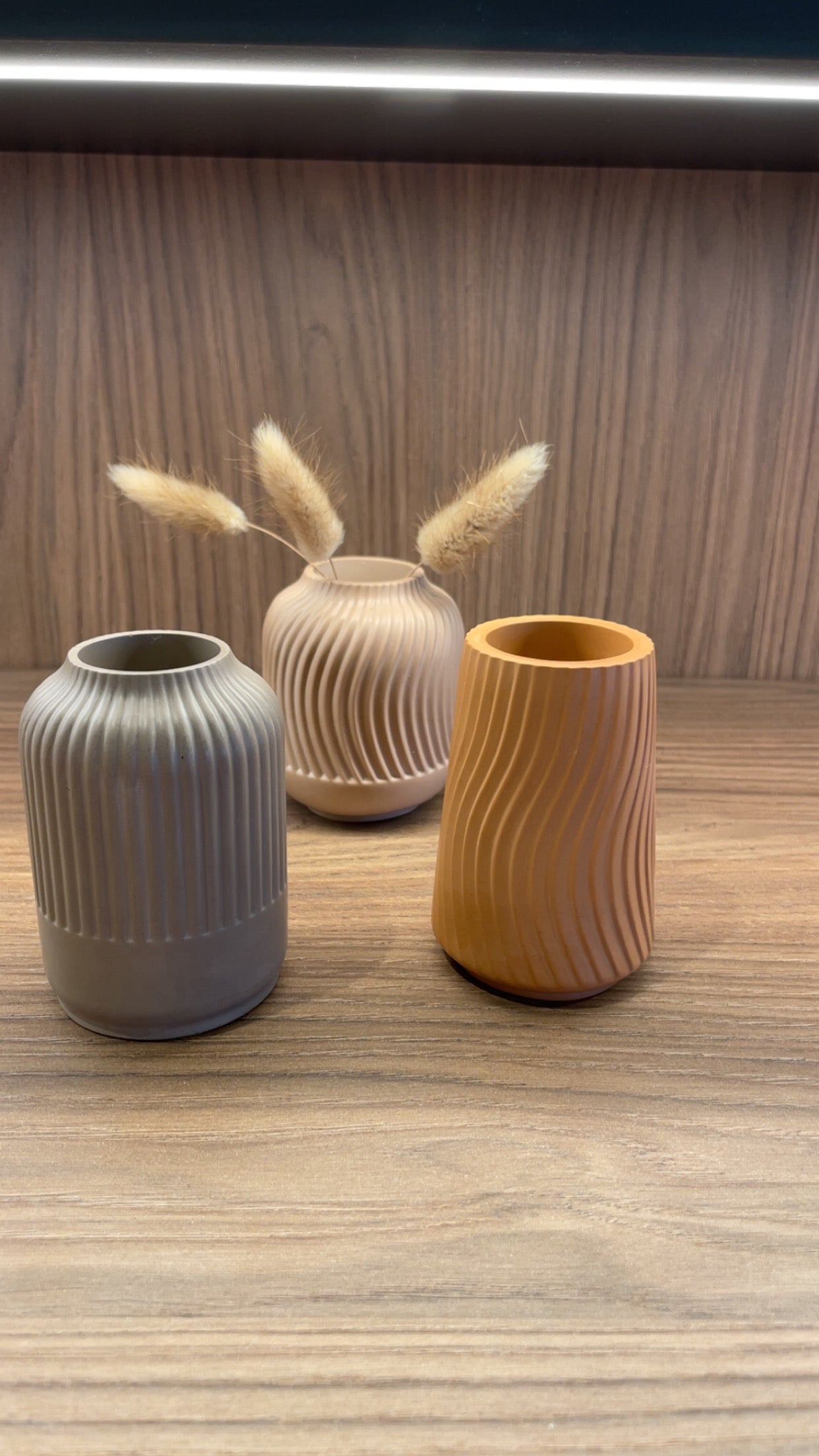 Liten vase, Svai, rustfarget
