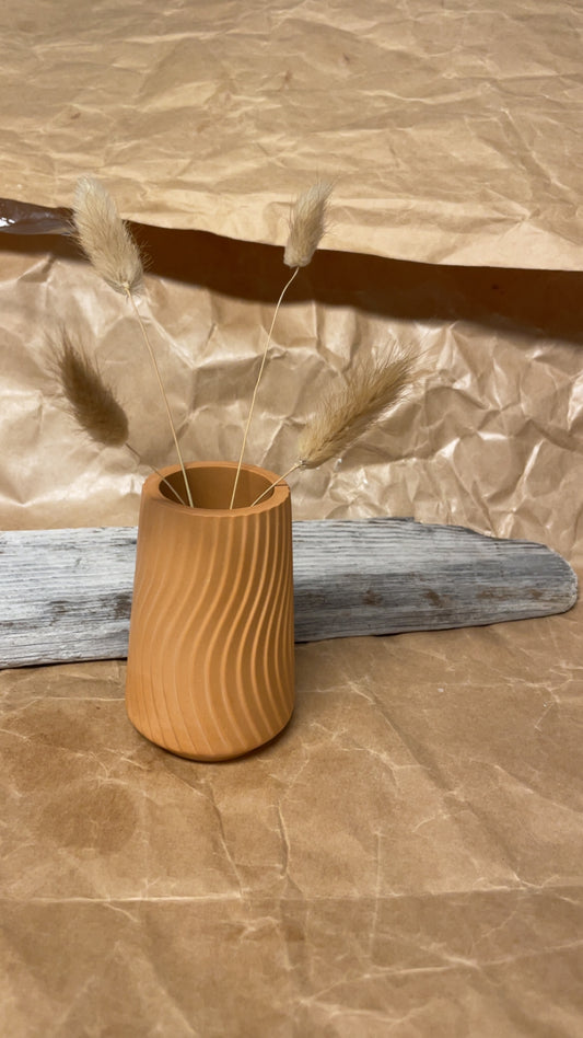 Liten vase, Svai, rustfarget